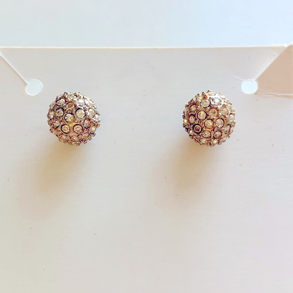 Ball stud earrings
